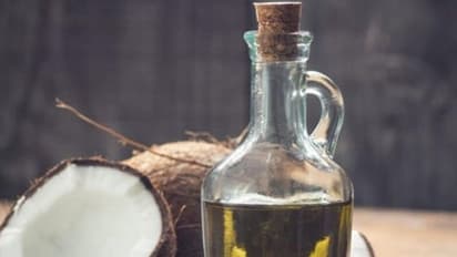 ಪರಿಶುದ್ಧ ತೆಂಗಿನ ಎಣ್ಣೆ ಎಂದರೇನು..? ಸಾಮಾನ್ಯ ಪ್ಯಾಕೆಟ್ ಎಣ್ಣೆಗಿಂತ ಇದು ಹೇಗೆ ಭಿನ್ನ..?