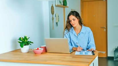 Vastu Tips for Study: ಸ್ಟಡಿ ಟೇಬಲ್ ಬಳಿ ಈ ಫೋಟೋ ಇಟ್ರೆ, ಮಗುವಿನ ಅದೃಷ್ಟವೇ ಬದಲಾಗುತ್ತೆ!