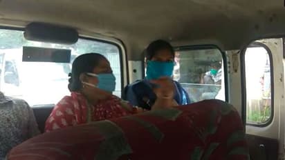 অন্যায়ভাবে পাড়ায় মদ বিক্রি করত স্ত্রী, ৪০ লিটার মদ সহ স্ত্রীকে ধরিয়ে দিলেন স্বামী