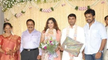 நடிகை மீனாவின் திருமண புகைப்படங்கள் ஒரு பார்வை..! மணப்பெண்ணாக மேடையில் நிற்கும் அழகே தனி..!