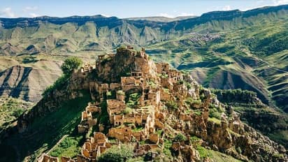 ಶ್ರೀಮಂತರ ಬಂಗಲೆಯಿಂದ ತುಂಬಿತ್ತು ಈ ಹಳ್ಳಿ, 2015ರಲ್ಲಿ ಕಟ್ಟ ಕಡೆಯ ವ್ಯಕ್ತಿ ಸಾವು!