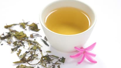 White Tea: ஆரோக்கியத்திற்கு பல நன்மைகளை அள்ளித் தரும் வெள்ளைத் தேநீர்!