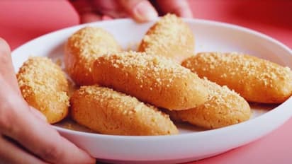 হোলি স্পেশাল রেসিপি, দোকানের স্বাদের রসালো চমচম এবার তৈরি হবে বাড়িতেই