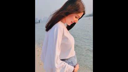 মা হওয়ার আগের মুহূর্তগুলি এভাবেই উপভোগ করছেন অনুষ্কা, বিরাট খুঁজে পেলেন নিজের গোটা 'পৃথিবী'