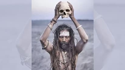 इंसान की खोपड़ी में खाना खाते व पानी पीते हैं कापालिक साधु, जानिए इनसे जुड़ी खास बातें