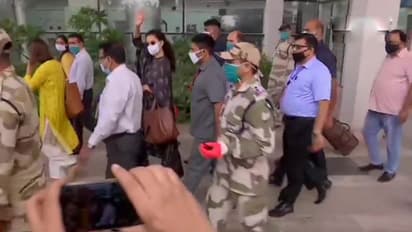 मुंबई से चंडीगढ़ पहुंचते ही कंगना ने लिखा, इस बार बच गई, फिर कहा, सोनिया सेना से मुंबई असुरक्षित