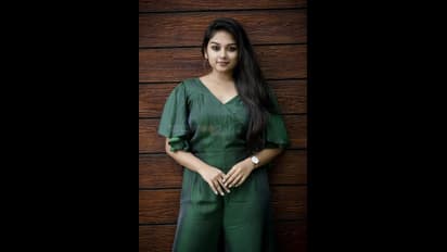 நடிகைகளை மிஞ்சும் அழகில்... சித்தி 2 சீரியல் நடிகை வெண்பா கொடுத்த விதவிதமான போஸ்! மாடர்ன் உடையில் வேற லெவல்!