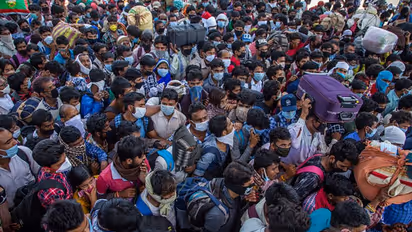 கொரோனாவை இப்படி ஒரு பட்டியலில் சேர்க்க வேண்டுமா..?? இழப்பீடு கேட்கும் அமைப்புசாரா தொழிலாளர்கள்..!!