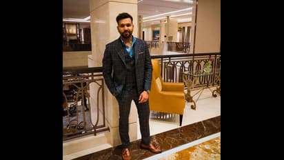 నీ సొంత బ్యాట్ తెచ్చుకో అంటూ రోహిత్ను తోసేశాడు: వీడియో వైరల్