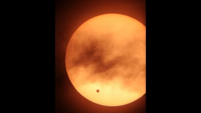 Venus : ശുക്രനില് ജീവനുണ്ടെന്ന് സൂചന ?; മറഞ്ഞിരിക്കുന്ന അത്ഭുതമെന്ന് ശാസ്ത്രജ്ഞര്, ആകാംക്ഷയോടെ ശാസ്ത്രലോകം
