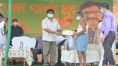 गरीबों का हाल जानने पहुंचे थे CM, लुंगी-बनियान में बुजुर्ग को देखकर हो गए भावुक, कहा-मैं सब समझ गया