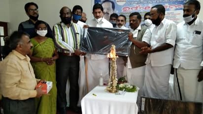 ഇടമലക്കുടിയിലെ വിദ്യാര്ഥികള്ക്ക് ഓണ്ലൈനായി പഠിക്കാം; ടിവിയും പഠനോപകരണങ്ങളും കൈമാറി