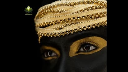 மீரா மிதுனுக்கே செம்ம டஃப்... அடையாளம் தெரியாமல் மாறிய ஜூலி..! வழக்கு போல் வச்சி செய்யும் நெட்டிசன்கள்!