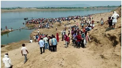 ക്ഷേത്ര ദര്ശനത്തിന് ഭക്തരുമായി പുറപ്പെട്ട ബോട്ട് മുങ്ങി 14 മരണം