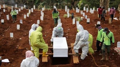 పెరుగుతున్న కరోనా మృతులు... స్మశానవాటికలు సైతం సరిపోక..