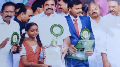 முதல்வரிடம் பரிசு பெற்ற மாணவி தற்கொலை... ஆன்லைன் வகுப்பால் பறிபோன உயிர்.. கதறிதுடித்த பெற்றோர்..!