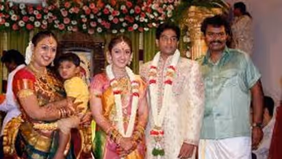 உச்ச நட்சத்திரங்கள் கலந்து கொண்டு வாழ்த்திய, வனிதாவின் தங்கை... ஸ்ரீதேவி விஜயகுமார் திருமண புகைப்படங்கள் இதோ..