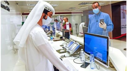 യുഎഇയില് കൊവിഡ് സുരക്ഷാ മാര്ഗനിര്ദേശങ്ങള് പാലിക്കാത്തവര്ക്ക് മൂന്ന് ദിവസത്തെ ശമ്പളം മുടങ്ങും