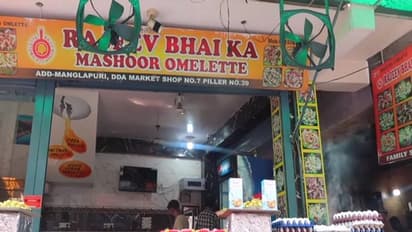 दिल्ली के इस ठेले में मिलता है 30 अंडे का ऑमलेट, अगर अकेले किया खत्म तो मिलेगा बिल्कुल FREE