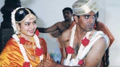 இறந்து 20 வருஷம் ஆச்சு.. ஆனா ரசிகர்கள் மனதில் இவங்க தான் குயின்... நடிகை சௌந்தர்யாவின் திருமண வீடியோ..