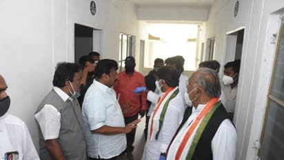 డబుల్ బెడ్రూమ్ ఇళ్ల పరిశీలనకు బ్రేక్: వెనుదిరిగిన కాంగ్రెస్