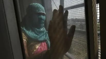 ഗർഭനിരോധന ഉറകൾ നിർബന്ധം, മാസ്ക്കും ​​ഗ്ലൗസും ധരിക്കണം;  പൂണെയിലെ ലൈംഗിക തൊഴിലാളികൾ വീണ്ടും ജോലിയിലേക്ക്...