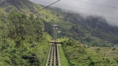 ഇടുക്കി പള്ളിവാസല് പവ്വര് ഹൗസിലേയ്ക്കുള്ള പെന്സ്റ്റോക് പൈപ്പിന് ചോര്ച്ച