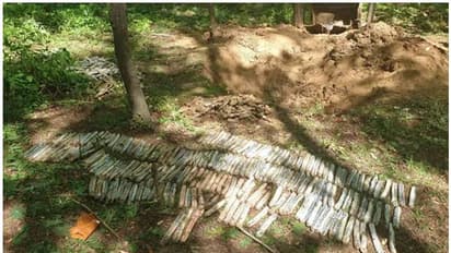 പുല്വാമ മോഡല് ആക്രമണ ശ്രമം തടഞ്ഞു; 52 കിലോ സ്ഫോടക വസ്തുക്കള് പിടിച്ചെടുത്ത് സൈന്യം