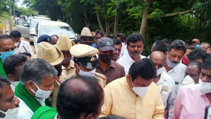 ಅಕ್ರಮವಾಗಿ ರಸಗೊಬ್ಬರ ಮಾರುವರನ್ನು ಹಿಡಿದು ಕಟ್ಟಿ ಹಾಕಿ   : ಸಚಿವರ ಖಡಕ್ ವಾರ್ನಿಂಗ್