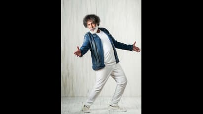 ஹாலிவுட் ஸ்டைலில் அசத்தும் நடிகர் நாசர்... கோட்டு, சூட்டில் மாஸ் காட்டும் போட்டோஸ்...!