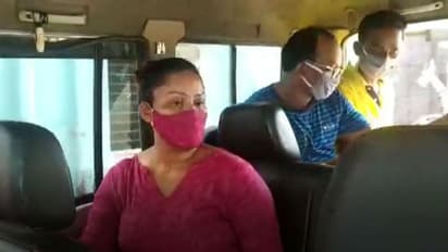 ঘরের নকল চাবি তৈরি করে সুযোগ বুঝে গয়না-টাকা চুরি, নরেন্দ্রপুরে গ্রেফতার মহিলা