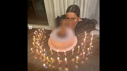 షాకింగ్ పిక్స్ : నటి పుట్టిన రోజుకి పురుషాంగాన్ని పోలిన కేకు