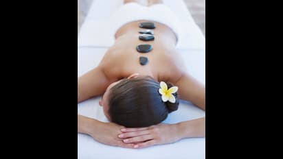 পার্লারে যেতে ভয়, পুজোর আগে রিল্যাক্স মুডে বাড়িতেই ট্রাই  করুন হোমমেড ন্যাচারাল 'স্পা'