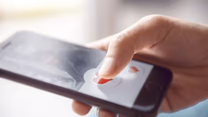 జీతాలు అడిగినందుకు.. మహిళా టీచర్లకు నగ్న వీడియోలతో బ్లాక్ మెయిల్