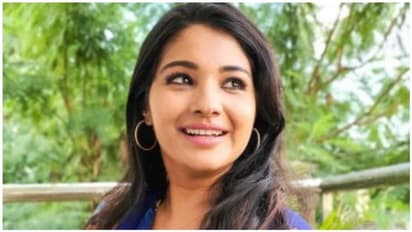 ஆயுத எழுத்து சீரியல் நிறுத்தப்பட்டது ஏன்? நாயகி சரண்யா வீடியோ வெளியிட்டு கொடுத்த விளக்கம்!