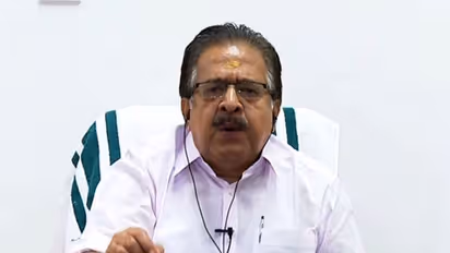 "ചിലർക്ക് അഴിമതി, ചിലർക്ക് കള്ളക്കടത്ത്"; മുഖ്യമന്ത്രിയുടെ ഓഫീസിൽ ഓരോരുത്തര്ക്ക് ഓരോ ചുമതലയെന്ന് ചെന്നിത്തല