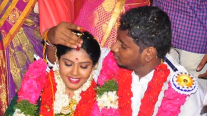 பாண்டியன் ஸ்டோர் சீரியல் நடிகை ஹேமா ராஜ்குமாரின் திருமண புகைப்படங்கள்..! மறக்க முடியாத நினைவுகளுடன்...