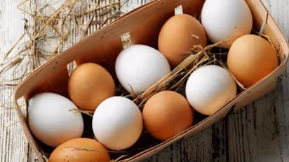 चमत्कार: तेल नहीं, पानी में फ्राई करें अंडे, देखकर किसी को नहीं हो पाएगा यकीन