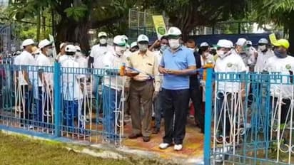 করোনায় জিম বন্ধ, খোলা আকাশের নীচে চেতলা পার্কে 'ওপেন জিম' উদ্বোধনে ফিরহাদ