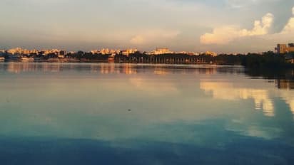 హైదరాబాద్లో మరో విషాదం: సరూర్నగర్ చెరువులో ఓ వ్యక్తి గల్లంతు