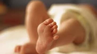 దారుణం.. రెండురోజుల పసికందును స్క్రూడ్రైవర్ తో పొడిచి చంపేశారు..