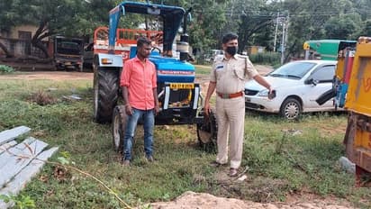 ಗಂಗಾವತಿ: ಅಕ್ರಮ ಗಣಿಗಾರಿಕೆ ಮೇಲೆ ಪೊಲೀಸರ ದಾಳಿ, ವಾಹನ ಬಿಟ್ಟು ಪರಾರಿಯಾದ ಮಾಲೀಕರು