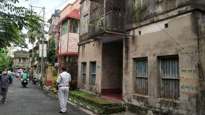 গন্ধে গুলিয়ে উঠল গা, বেহালায় বৃ্দ্ধের পচা-গলা দেহ ঘিরে ছড়াল করোনা আতঙ্ক