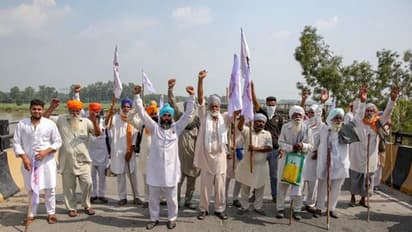 వ్యవసాయ బిల్లుల ఆమోదం: పంజాబ్ లో కొనసాగుతున్న రైతుల ఆందోళన