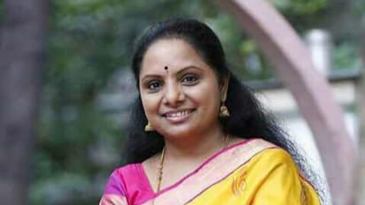 ఢిల్లీకి బయలుదేరిన బీఆర్ఎస్ ఎమ్మెల్సీ కవిత