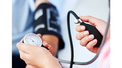 ഉയര്‍ന്ന രക്തസമ്മര്‍ദ്ദം നിയന്ത്രിക്കാന്‍ ഡയറ്റില്‍ നിന്ന് ഒഴിവാക്കേണ്ട അഞ്ച് ഭക്ഷണങ്ങള്‍...