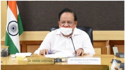 இந்தியாவில் கொரோனாவுக்கு எதிரான முதல் தடுப்பூசி 2021 ஆம் ஆண்டில் கிடைக்கும்: சுகாதாரத் துறை அமைச்சர் அதிர்ச்சி