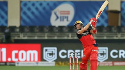 আরসিবির হয়ে বিধ্বংসী অর্ধশতরান ডিভিলিয়ার্সের, রান পেলেন ফিঞ্চ ও পাড়িকল, মুম্বই ইন্ডিয়ান্সের টার্গেট ২০২ রান