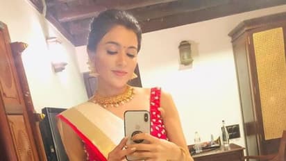 கேரளா புடவை அழகி ரசிகர்களை கவர்ந்திழுக்கும் அஞ்சு குரியன்!