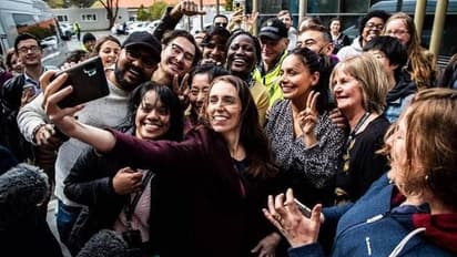 ಕೊರೋನಾ ನಿಯಮ ಮೀರಿ ಸೆಲ್ಫಿ; ಕ್ಷಮೆ ಕೇಳಿದ ಪ್ರಧಾನಿ!